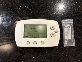 Honeywell FocusPRO 6000 Series Programmable Thermostat TH6220D1028