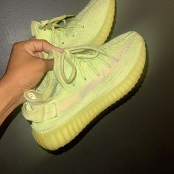 Adidas Yeezy Boost 350 V2 — Women’s 8
