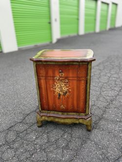 End Table For Sale (FREE DELIVERY)