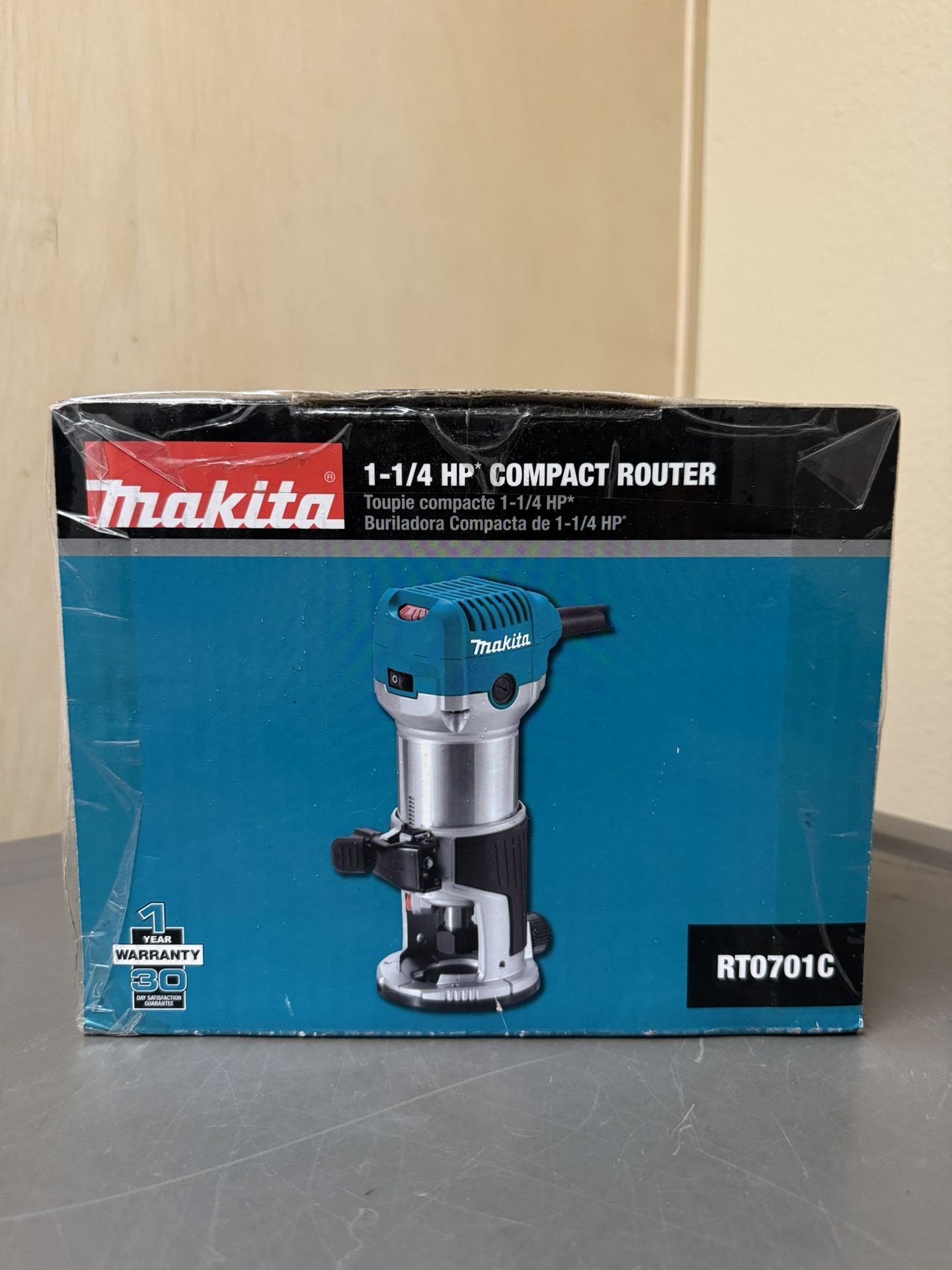 Makita 6.5 Amp 1-1/4 HP Corded Fixed Base Variable Speed Compact Router with Quick-Release