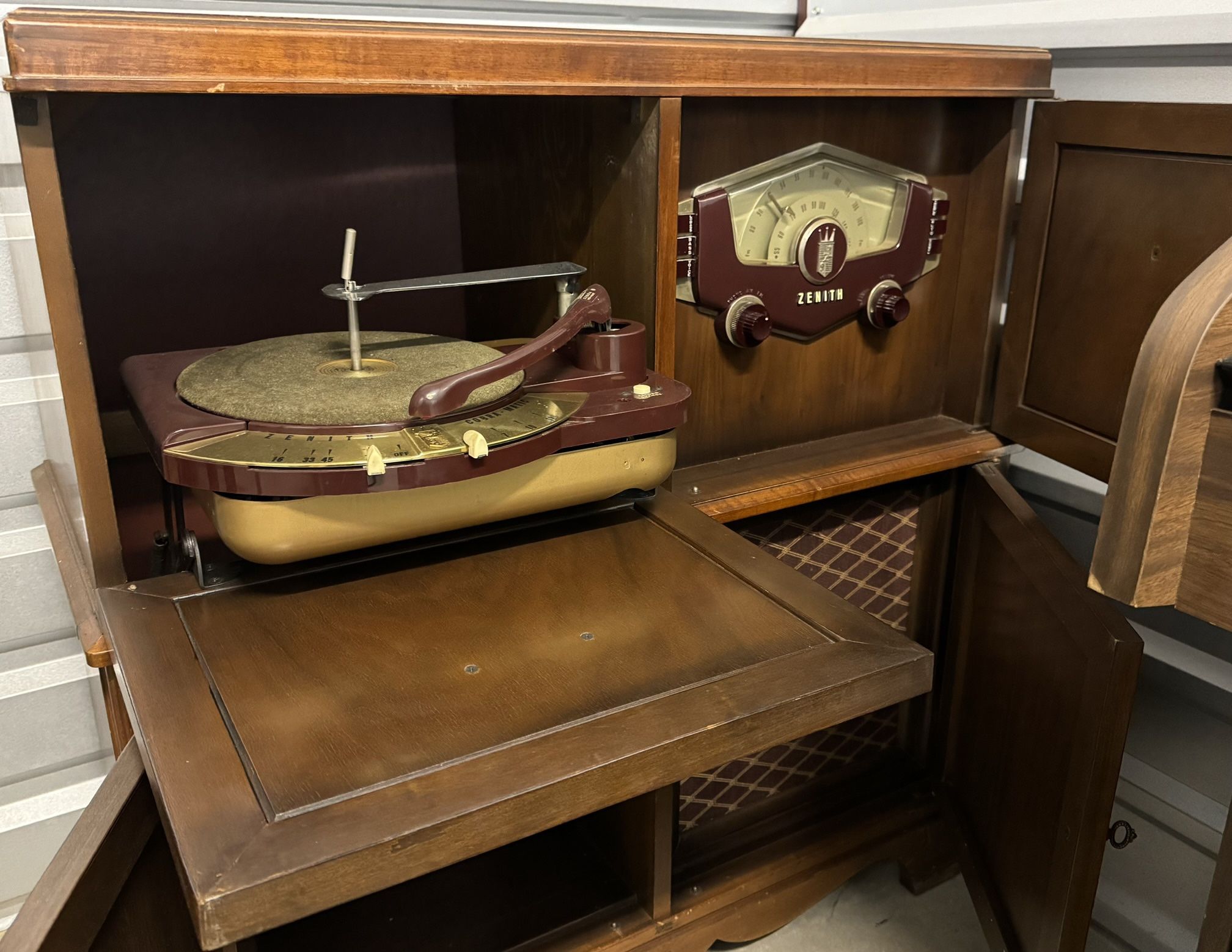  Vintage Zenith Record Player, Radio Console 