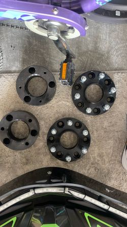 Two 6 Lug Spacers And Leveling Kit