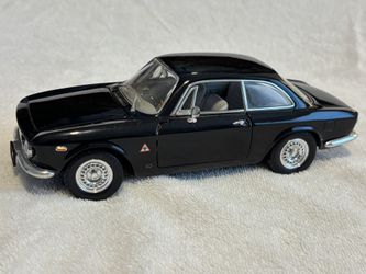 1965 Alfa Romeo Giulia Sprint GTA 1/18. Diecast.