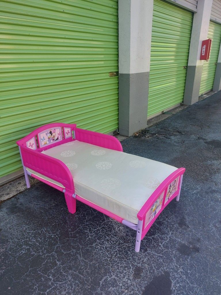 Toddler bed With Mattress 