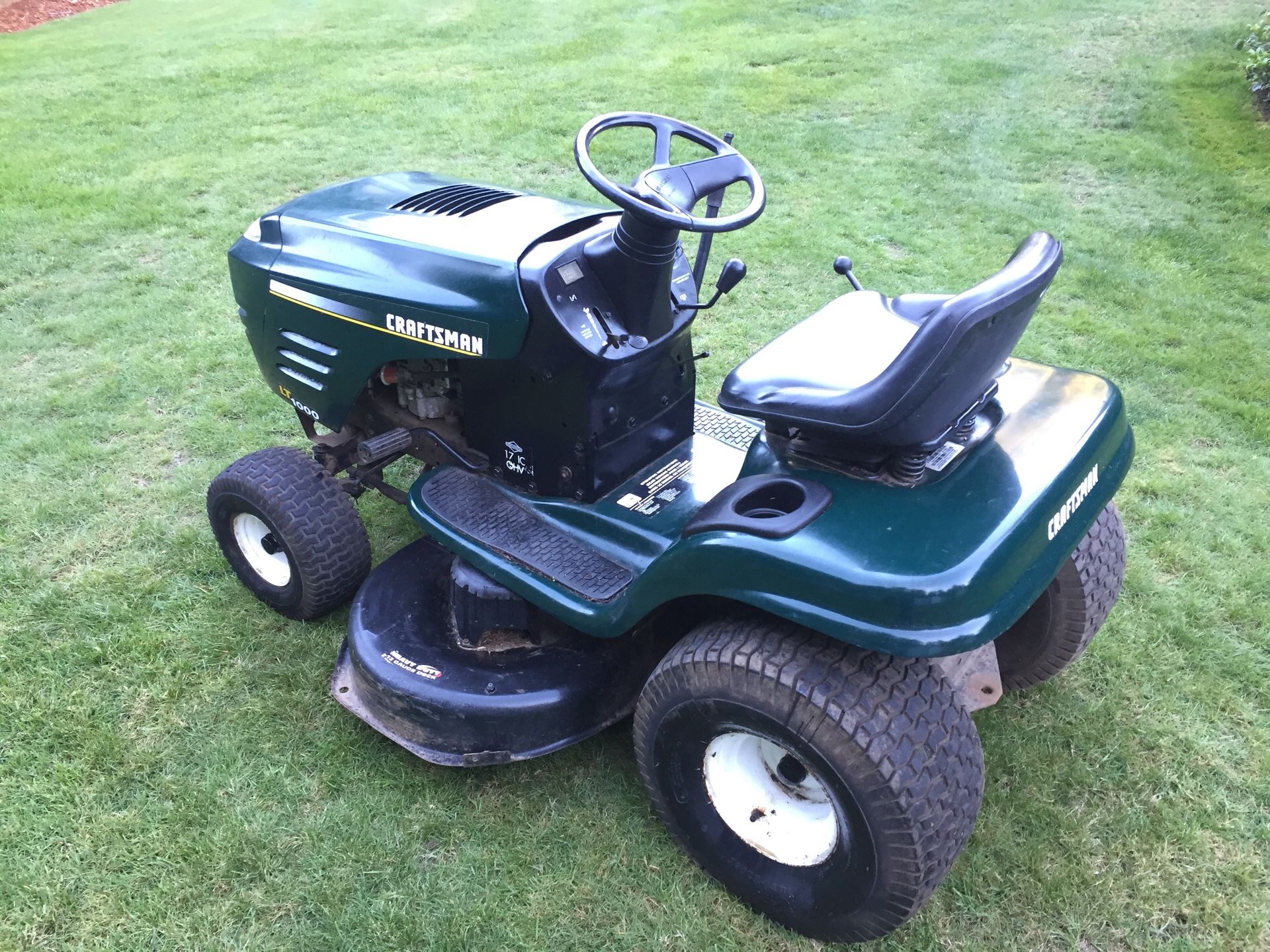 Craftsman LT1000 Riding Mower 17 h/p Briggs , Six speed , 42” deck for