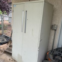 Metal cabinet 