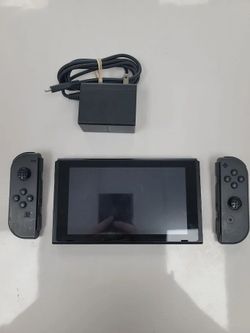 Nintendo Switch - V1 with Gray Joy-Con HAC-001 Good 