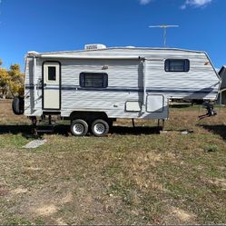 1999 Nomad 5th Wheel