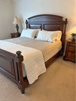 PULASKI - KING BED & NIGHTSTANDS