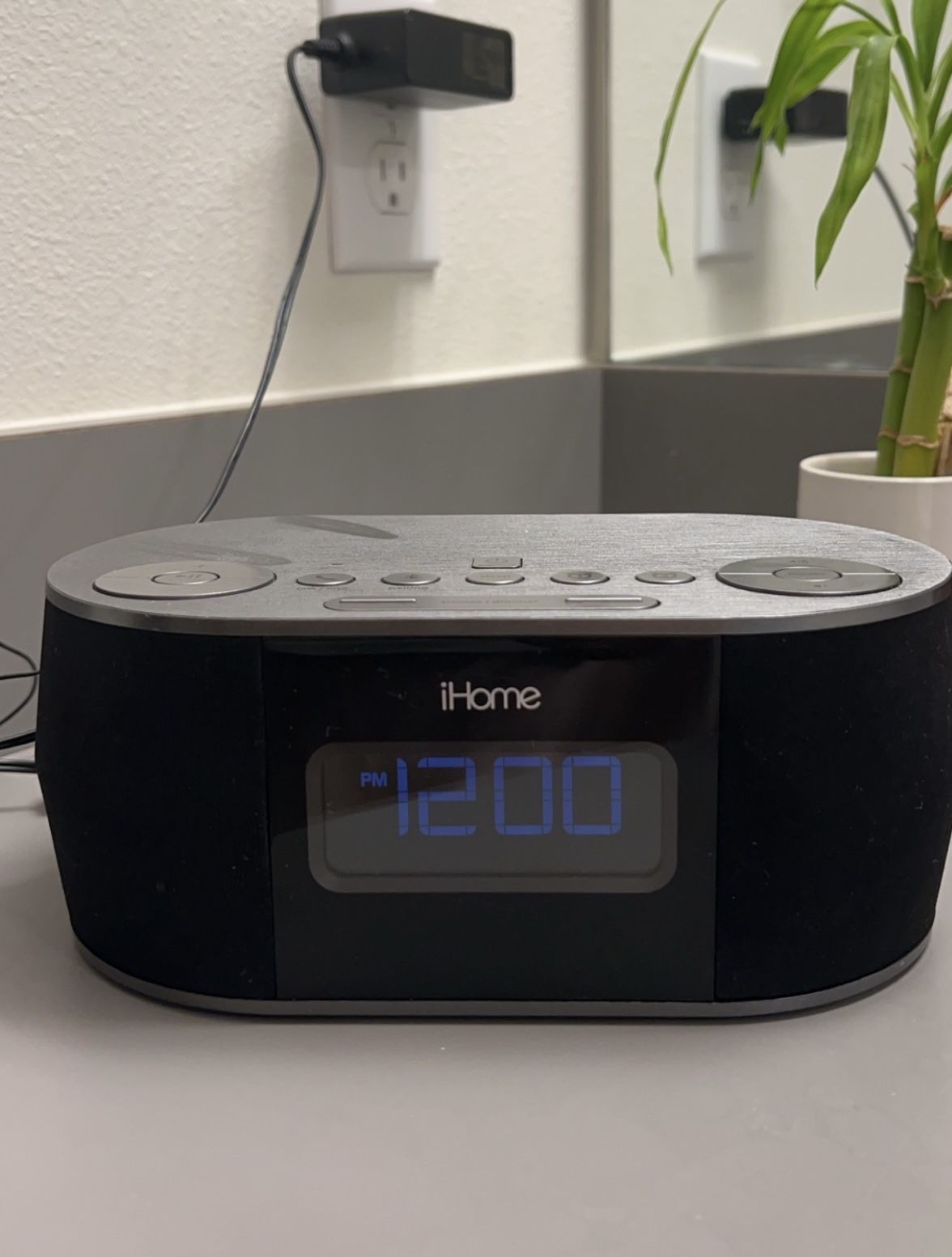 iHome Bluetooth Speaker 