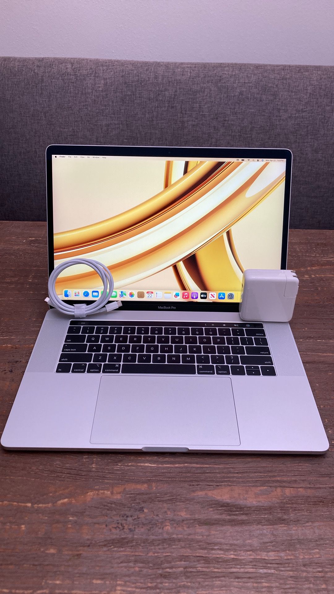 2019 MacBook Pro 15”6-Core I7,16Gb,256Gb