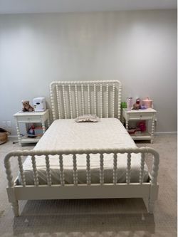 White bedroom set Crate and Barrel style
