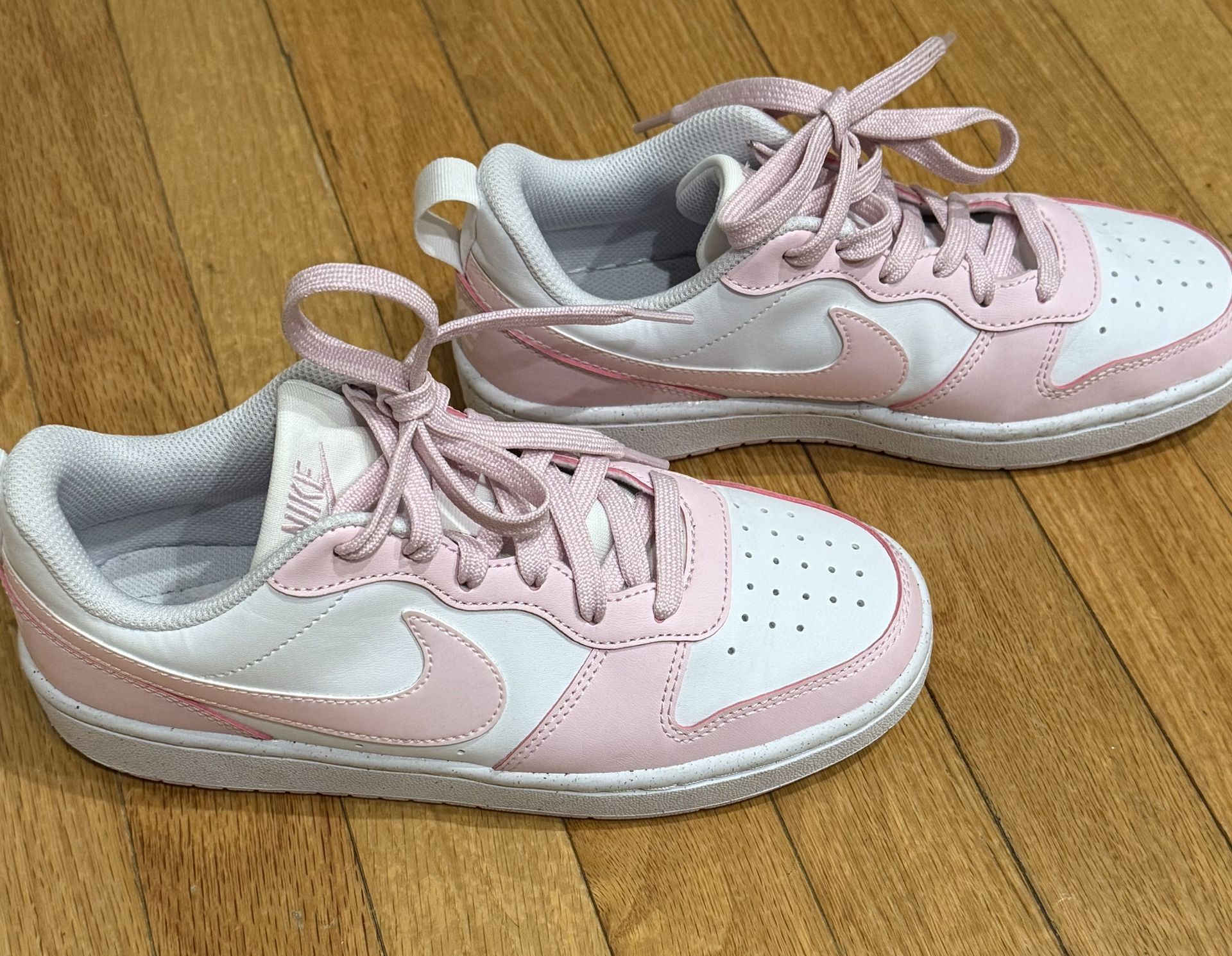 NIKE Pink And White Sneakers Kicks 