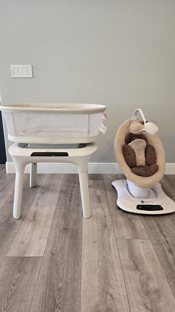 4 Mom Bassinet And 4 Mom Mamaroo Swing