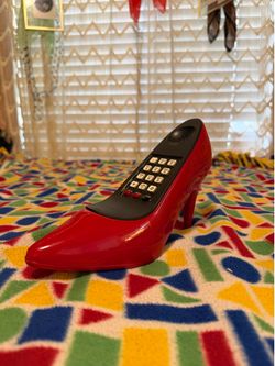 1987 telecom high heel lofi microphone