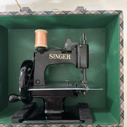 Singer Model 20 Vintage Sewing Machine