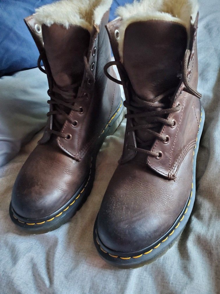 Size 8 Women's Doc Martin's Boots Like New