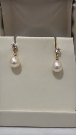 14k - pearl/crystal stones earrings
