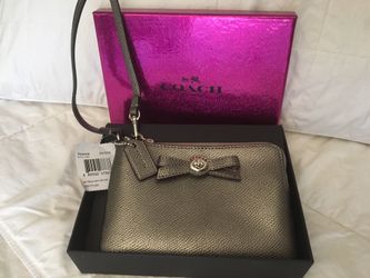 Authentic Coach wristlet NWT
