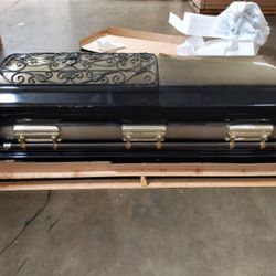 18 Gauge Ebony Gold Finish
Wrought Iron Top Casket
