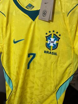 🟡Brazil “Vini” home jersey⚪️Available in size L/XL⚽️Message me if interested✅