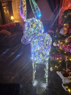 White Cool Light LED Light Reindeer. Beautiful!! Great Condition!! It Twinkles