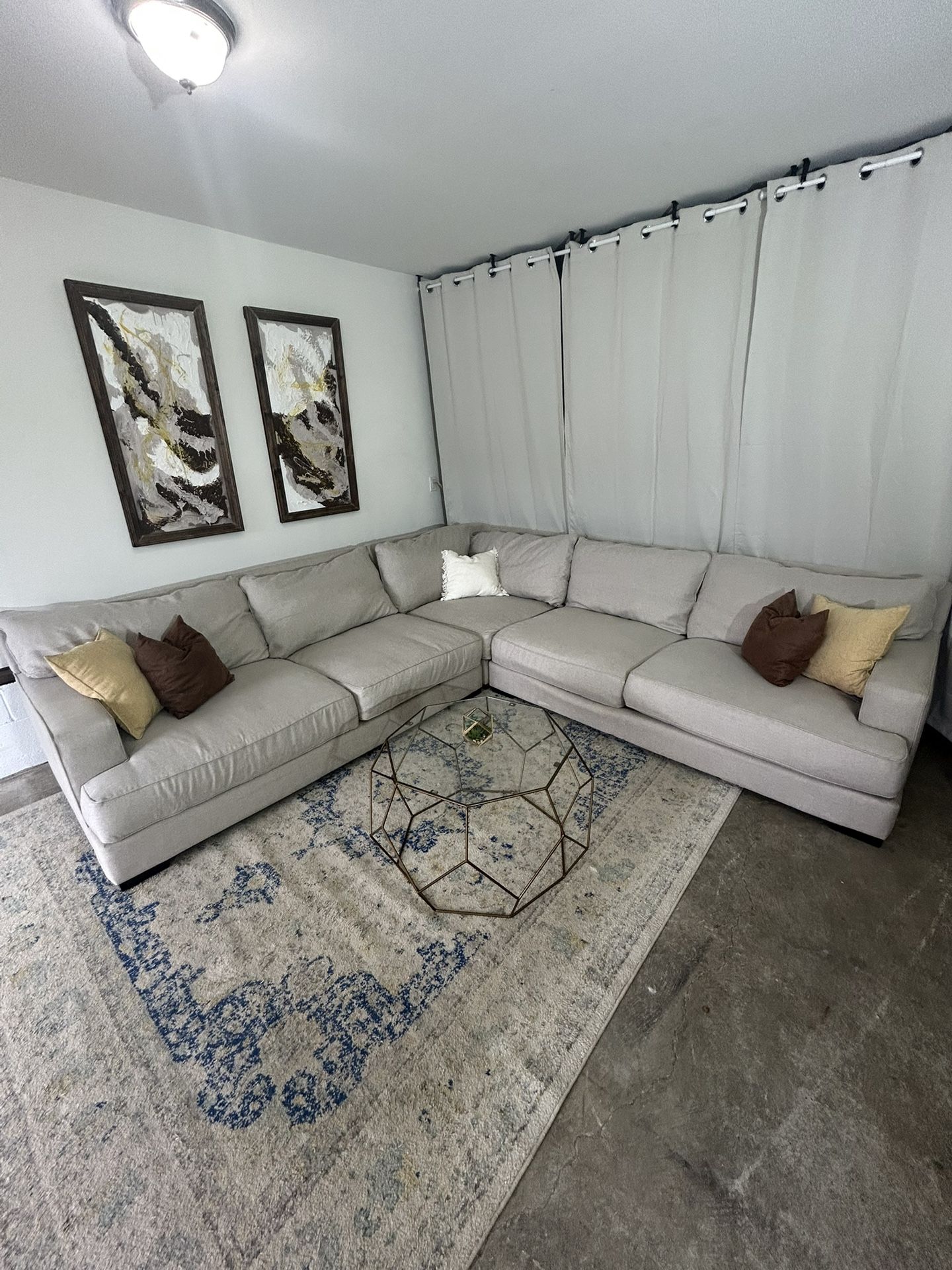 Sectional jonathan Louis couch 🛻Delivery Available