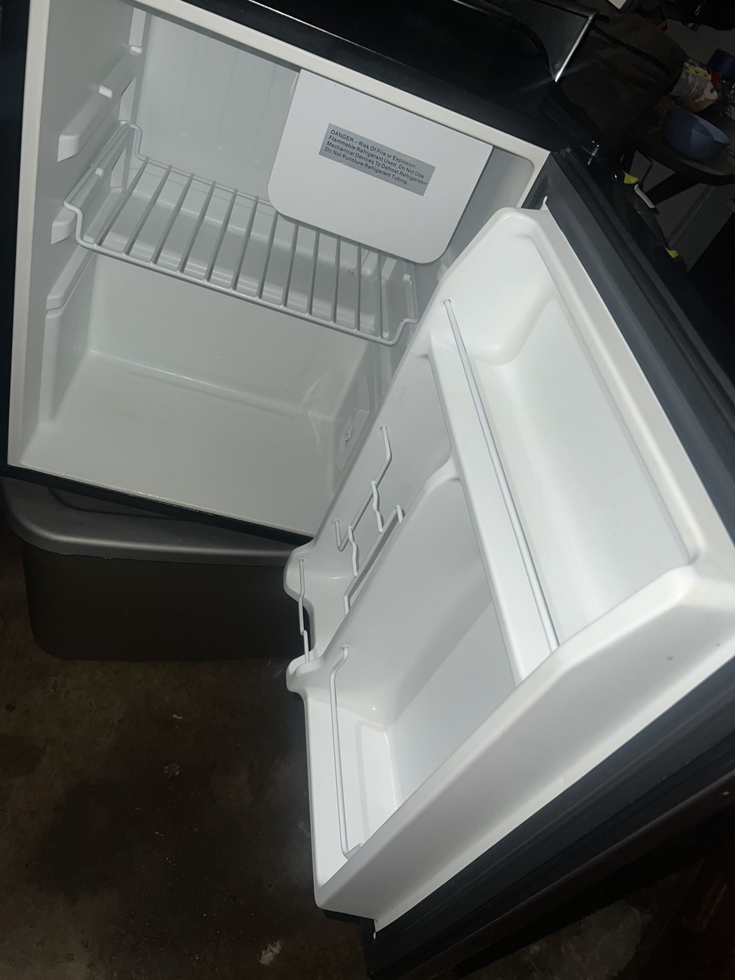 Amana Mini Fridge/small Freezer for Sale in Modesto, CA OfferUp