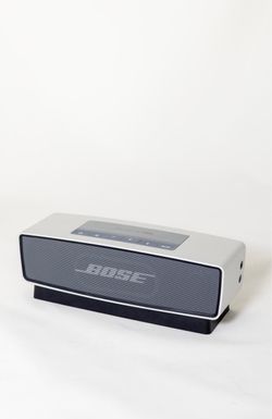 Bose SoundLink Mini (Original) — Excellent Condition, Includes Cradle & Charger
