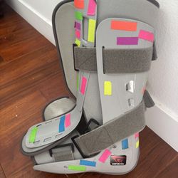 Equalizer Orthopedic Boot Size M