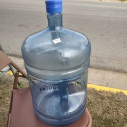 Jug Water $10. Good Condition In Donna Inside The City Close To 83