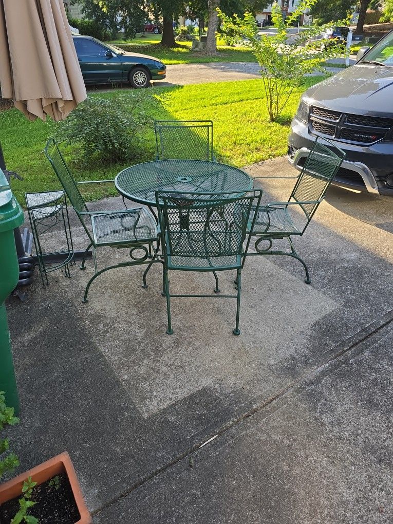 5 pc Green Patio Set