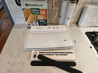 FoodSaver Vacuum Sealer — With Bags, Rolls, and New Replacement Gaskets