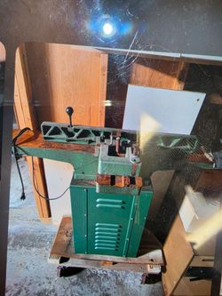 Lathe. Working. Reason it's discolored is due to recent water damage only to the outside appearance. No damage internally works like brand new