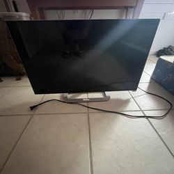 Vizio 32 Inch Tv With Stand & Wall Mount