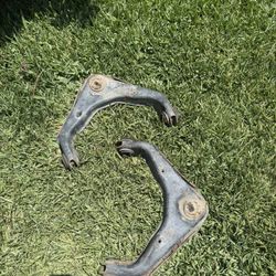 01-10 2500 Upper Control Arms 