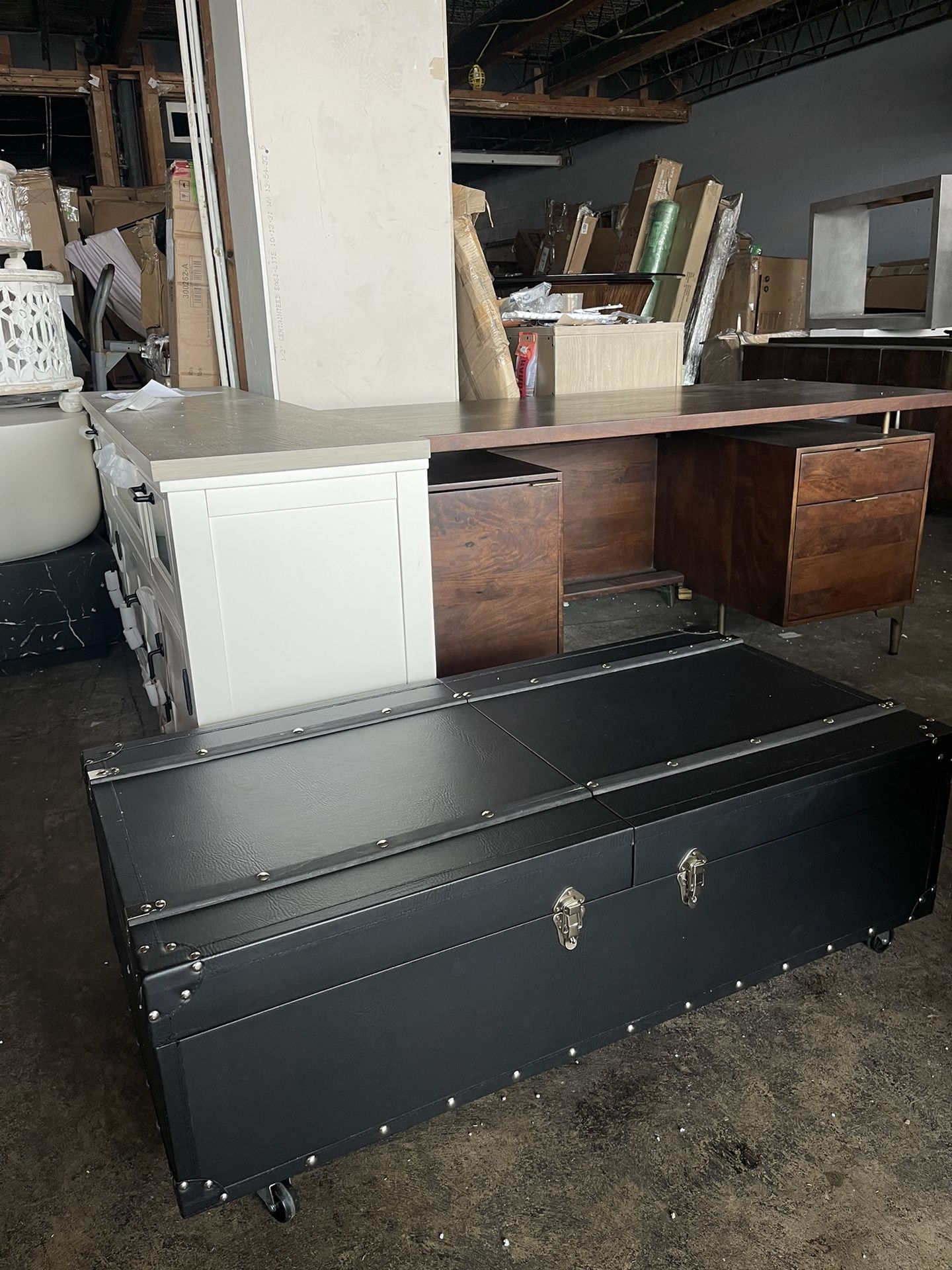 Safavieh Zoe Coffee Table Storage Trunk With Wine Rack - Black