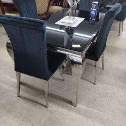 Nice Dining Table Set 