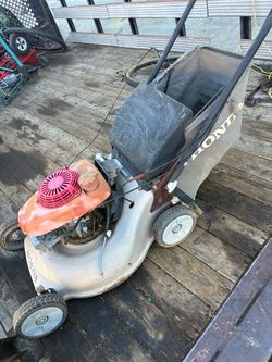 Lawnmower Honda read add please$70