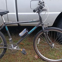 Trek 820 Mountain Bike 