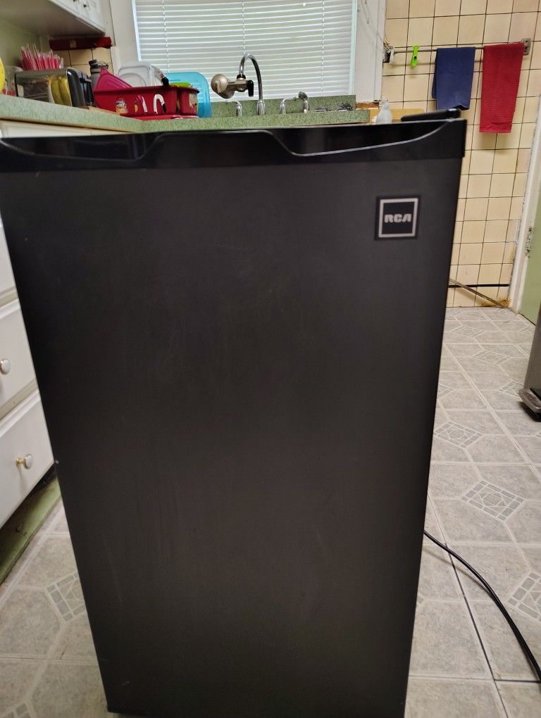 3 Ft RCA Refrigerator
