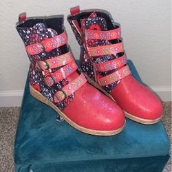 New Size 8 Red Buckle Zipper Boots