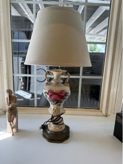 Vintage hand painted ceramic rose table lamp
