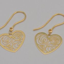 18K Yellow Gold Heart Dangle Earrings Filigree Design 1.1in 1.3g