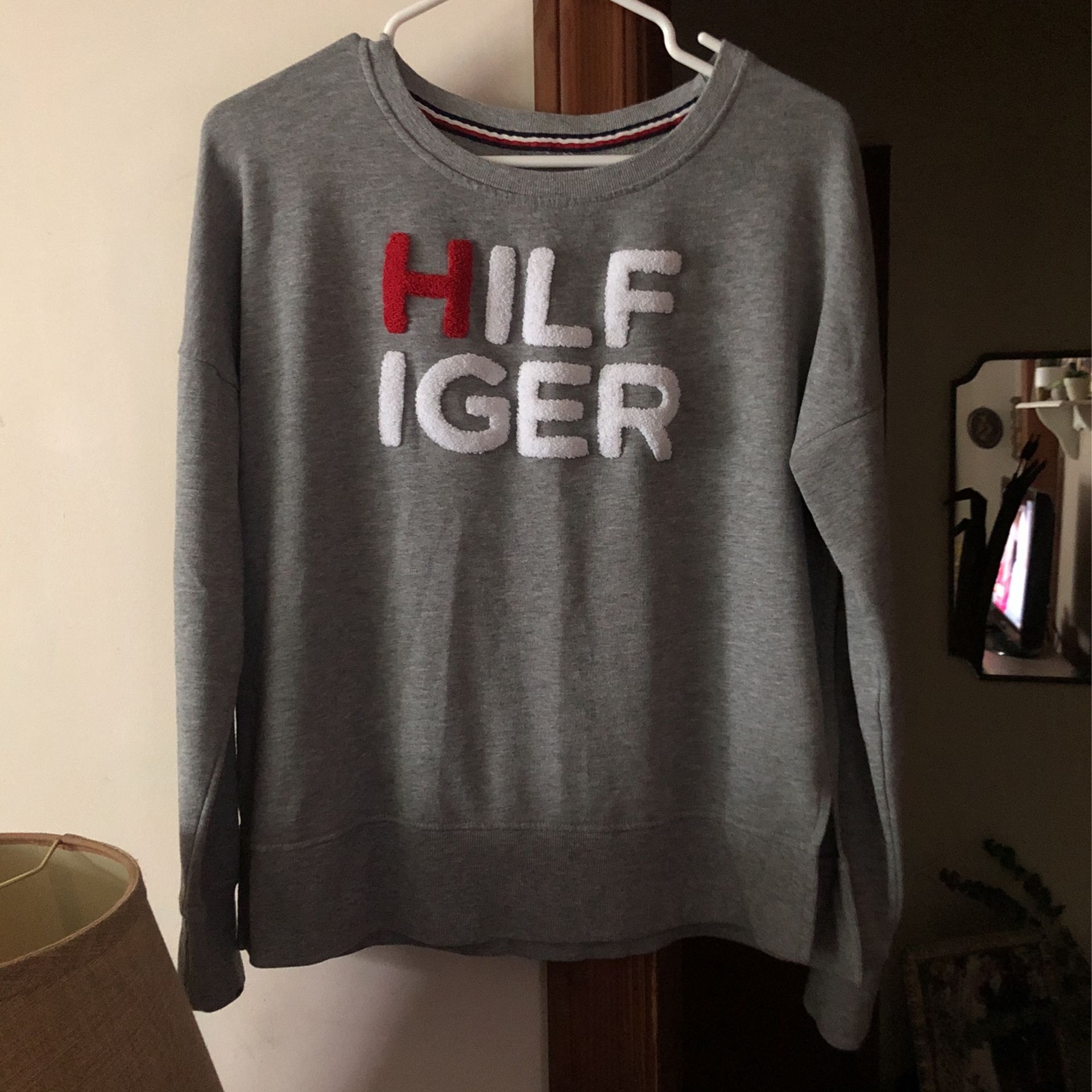Tommy Hilfiger Very Soft And Light Weight, Medium 