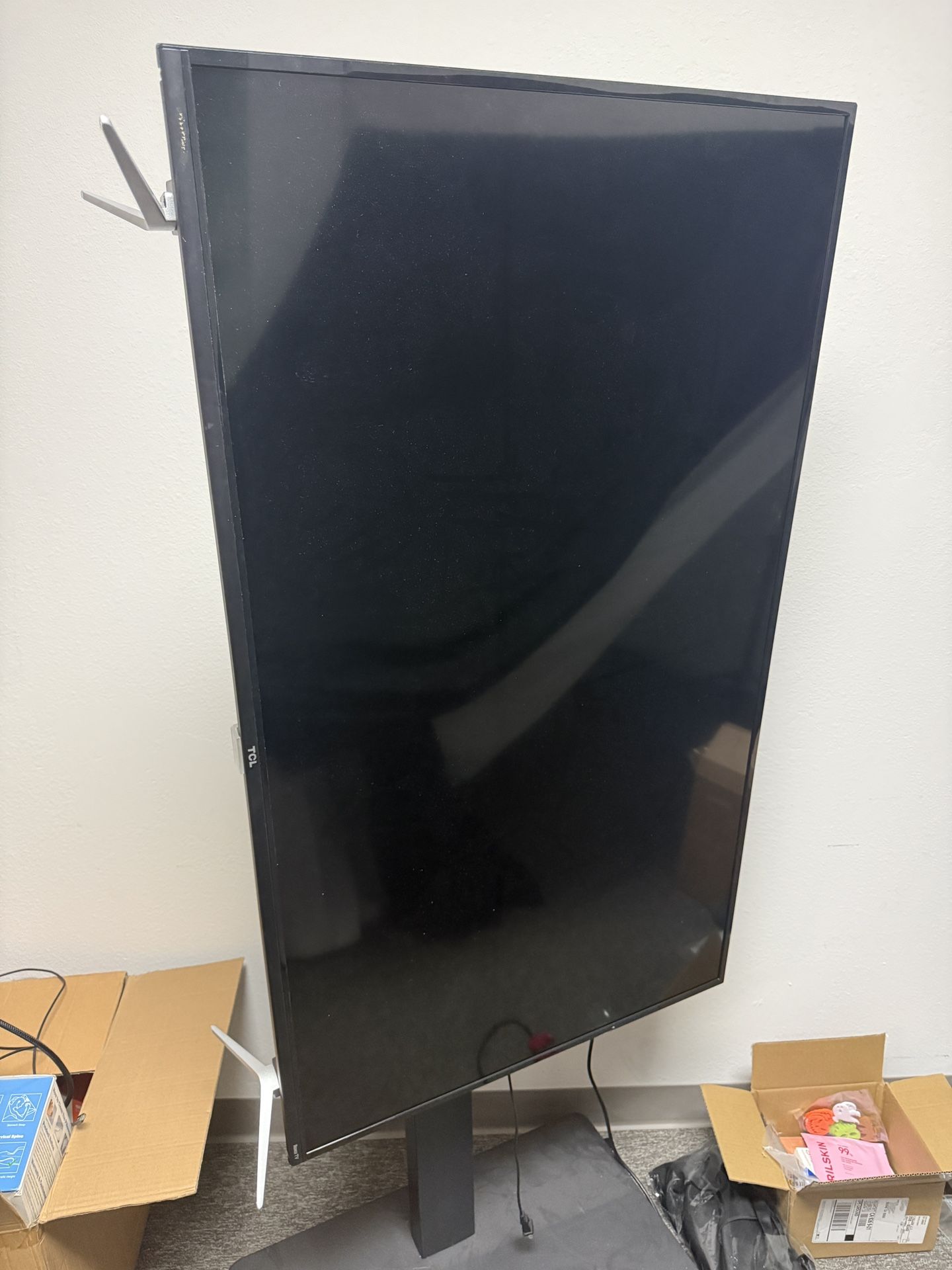 TCL Roku - 55" Class Select Series 4K with stand