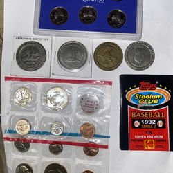 US silvermitt set Along with four collectible original Las Vegas casino tokens 