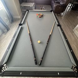 Premium Olhausen Pool Table with Cues, Balls, Holder and more. Complete set