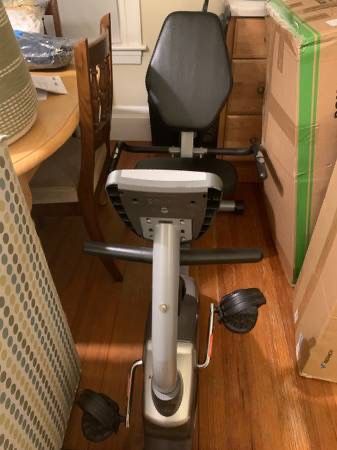 Recumbent exercise bike