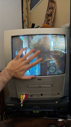CRT tv dvd combo